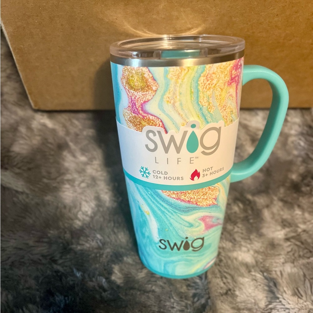 NWT Wanderlust swig 22oz
